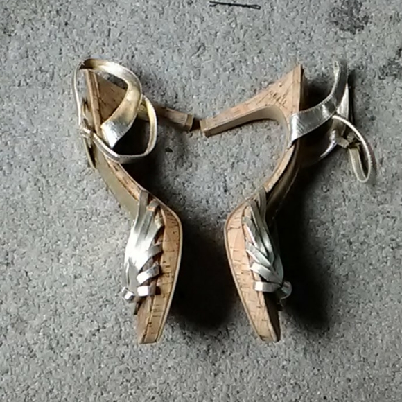 Heels - Picture 4 of 4